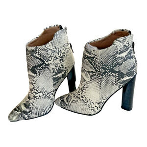 Qupid Boots Womens 6 Pointed Ankle Booties Heels Snake Print Multicolor Zipper